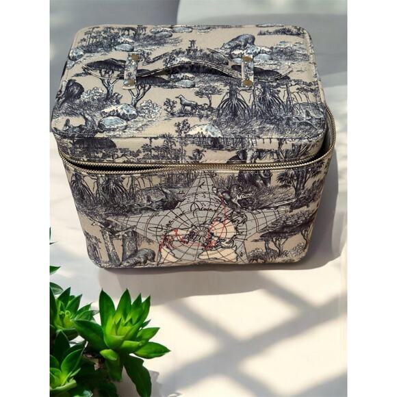 Dior Around the World Towel and Vanity Set - Picture 3 of 8